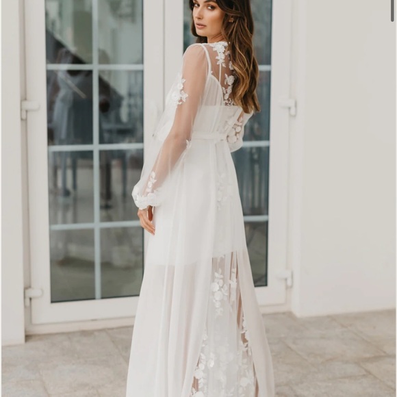 Le Rose Bridal Lace Beaded Robe with slip, like new, size XL - Picture 8 of 8